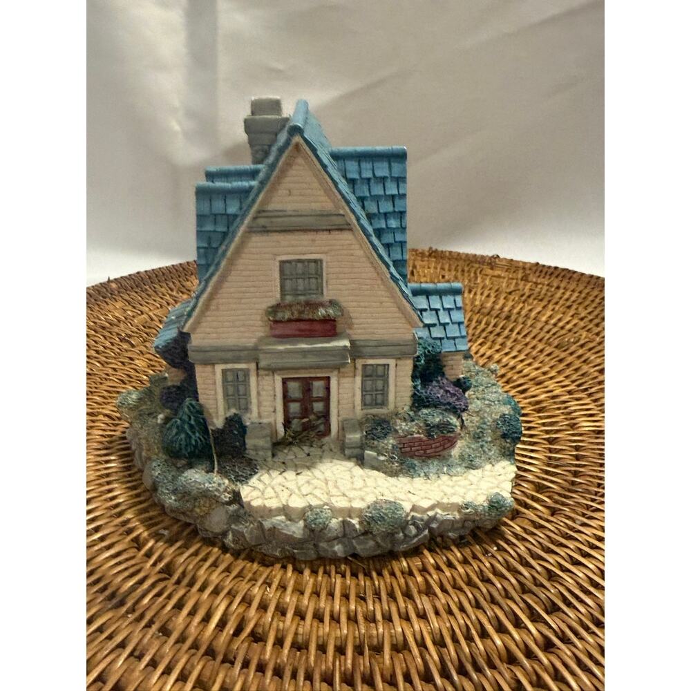 Yorkshire House Olde England's Classic Cottage Miniature House, Granny Chic